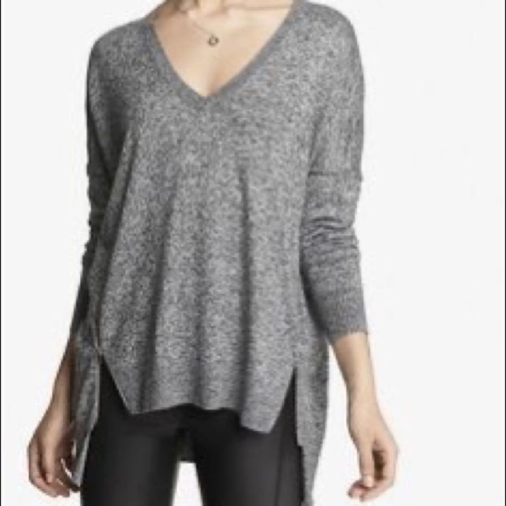 ✨ Express
Women's Gray Side Zip Hi-lo Sweater✨